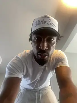 Snapshot of LawrenceBanques chatting on 03/14/25, 06:07 LawrenceBanques online show from 03/14/25, 06:07