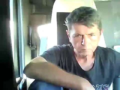 Snapshot of czarek888 chatting on 10/02/25, 02:13 czarek888 online show from 10/02/25, 02:13