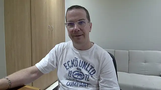 BrettJ81 online show from 04/22/26, 03:02