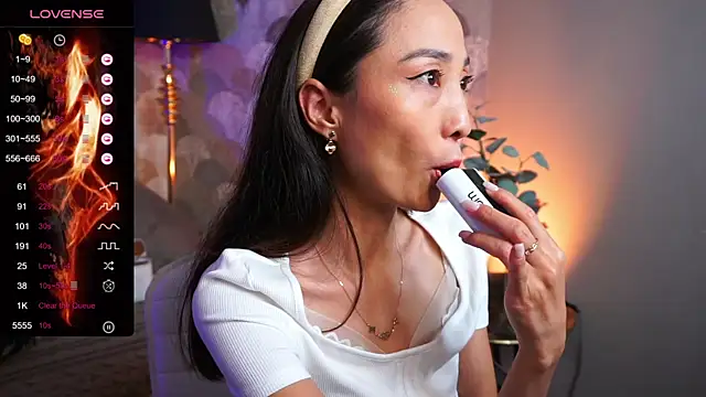 1reisatumi  online show from 10/23/25, 01:32