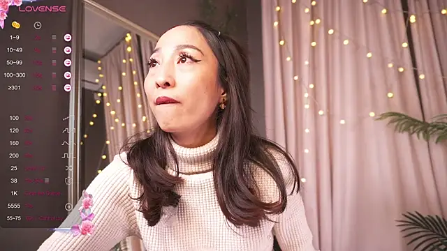 1reisatumi  online show from 11/28/25, 08:33