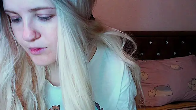 Sara4uu online show from 10/03/25, 10:29