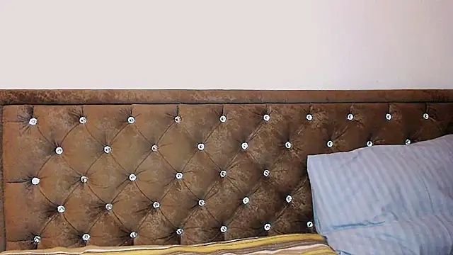 Sara4uu online show from 12/15/25, 02:05