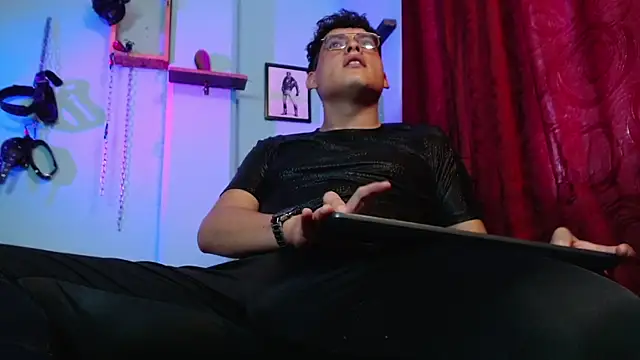 dom2travelersss online show from 10/27/25, 02:32