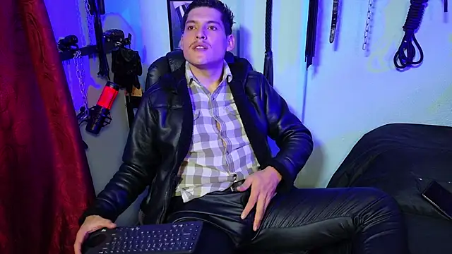 dom2travelersss online show from 05/25/26, 04:57