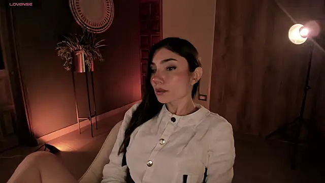 AmyArmstrong online show from 02/25/25, 11:44