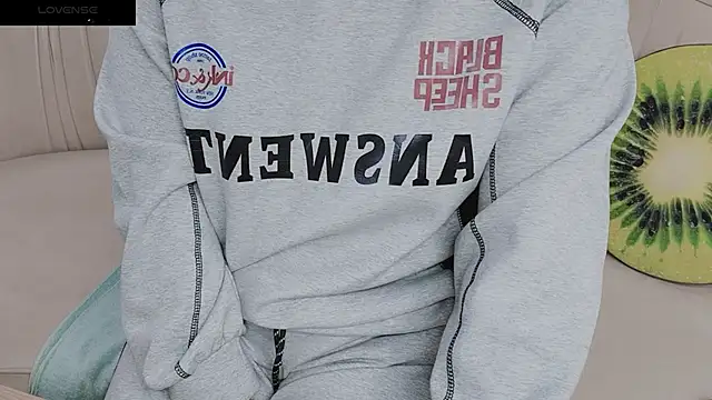 Snapshot of Sophie_Secret chatting on 12/27/24, 10:59 Sophie Secret online show from 12/27/24, 10:59