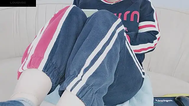 Snapshot of Sophie_Secret chatting on 01/13/25, 10:24 Sophie Secret online show from 01/13/25, 10:24