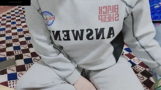 Snapshot of Sophie_Secret chatting on 02/04/25, 10:02 Sophie Secret online show from 02/04/25, 10:02