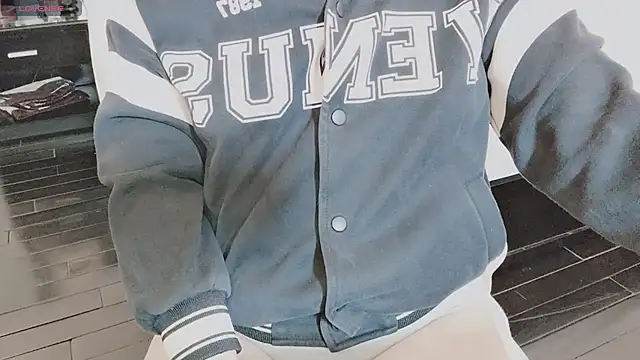 Snapshot of Sophie_Secret chatting on 02/19/25, 10:53 Sophie Secret online show from 02/19/25, 10:53