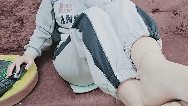 Snapshot of Sophie_Secret chatting on 10/25/25, 09:31 Sophie Secret online show from 10/25/25, 09:31