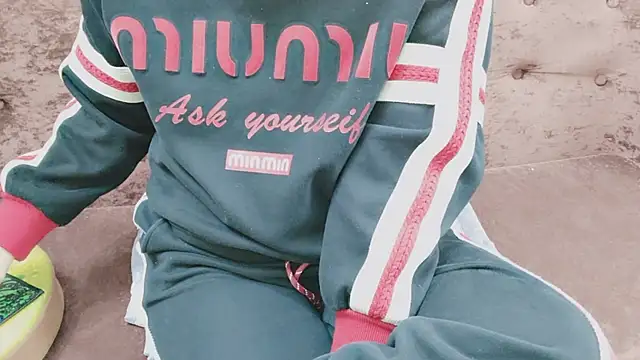 Snapshot of Sophie_Secret chatting on 11/26/25, 10:33 Sophie Secret online show from 11/26/25, 10:33