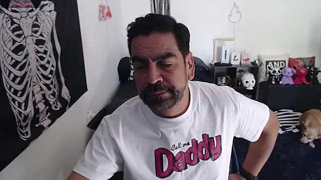 soyelcarlitos  online show from 04/07/26, 05:35