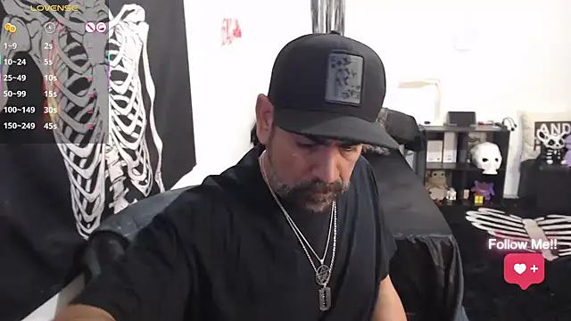 soyelcarlitos  online show from 04/14/26, 05:24