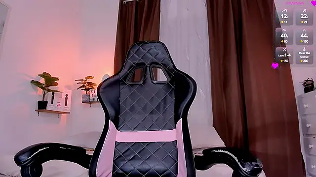 Snapshot of KeishaDanger_ chatting on 12/01/24, 10:43 KeishaDanger online show from 12/01/24, 10:43