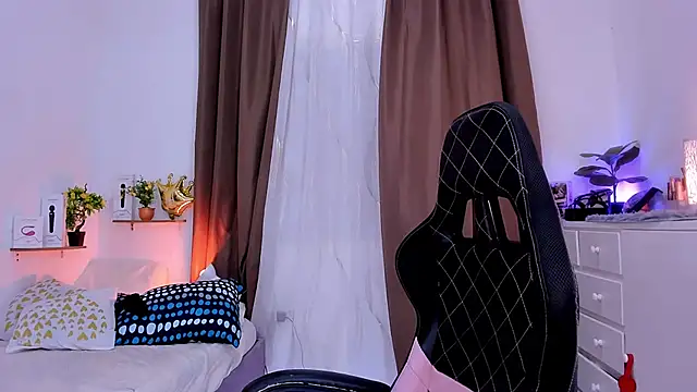 Snapshot of KeishaDanger_ chatting on 03/05/25, 04:34 KeishaDanger online show from 03/05/25, 04:34