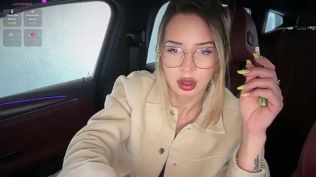 Livia777 online show from 04/15/26, 08:32