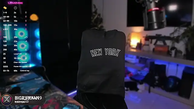 bigryann23 online show from 12/23/24, 03:40