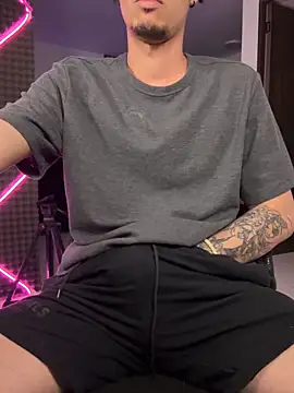 bigryann23 online show from 11/21/25, 03:16